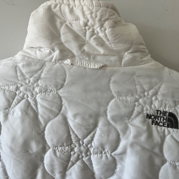 The North Face Women's Puffer Jacket - Picture 3 of 10